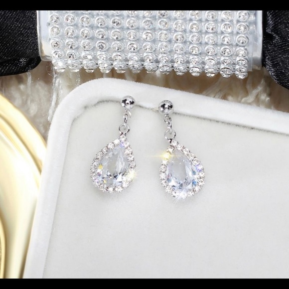 ‼️EARRINGS - Picture 3 of 7